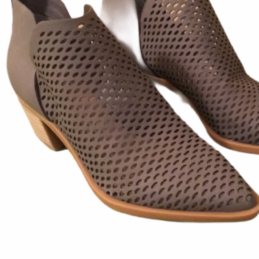 Dolce Vita Cut Out Booties Sz 8 NWOB